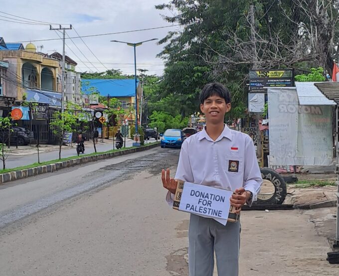 BAKTI SOSIAL: PENGGALANGAN DANA PEDULI PALESTINA OLEH SISWA SMK YPK BANJARBARU